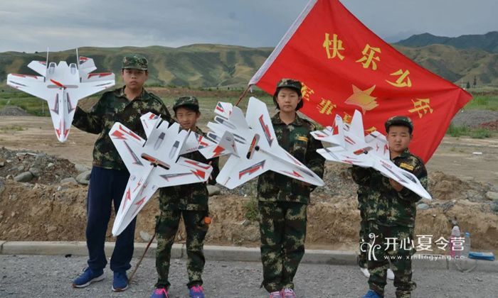 新疆軍事夏令營(yíng)