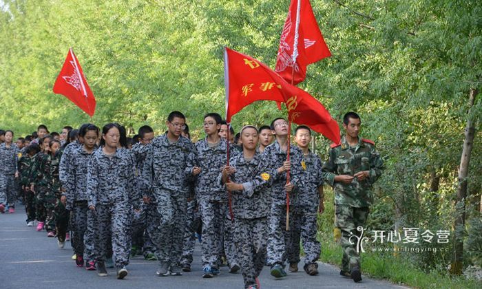 2017新疆青少年軍事訓(xùn)練營