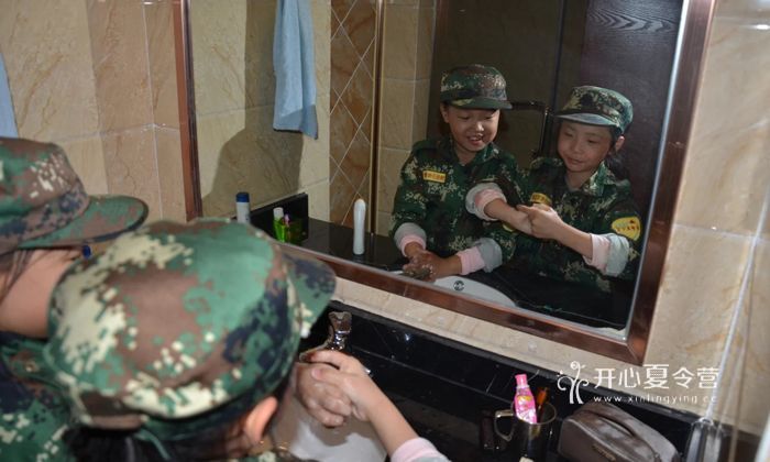 新疆少年軍事夏令營