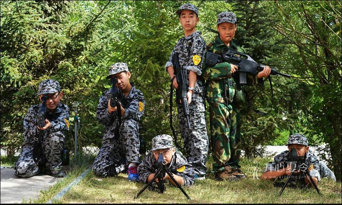 2017新疆少年軍事夏令營(yíng)