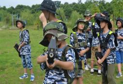 新疆軍事夏令營的活動特色？