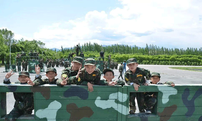 新疆口碑軍事夏令營.gif
