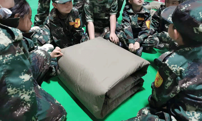 新疆口碑軍事夏令營.gif