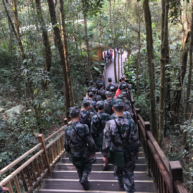 參加西雙版納軍事夏令營(yíng)讓孩子變得獨(dú)立