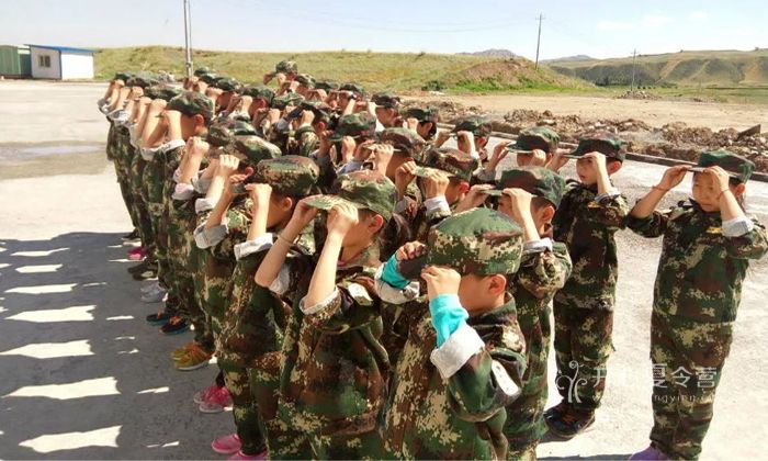 新疆軍事夏令營軍事訓(xùn)練