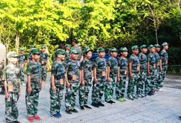 小精英軍事夏令營(yíng)幫助孩子成長(zhǎng)
