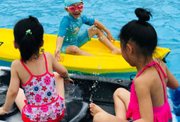 在阜陽(yáng)周邊哪里可以給小孩報(bào)名女生軍事夏令營(yíng)?
