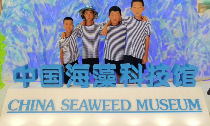 肩搭肩