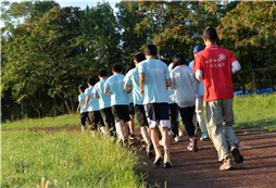 隊(duì)列晨跑