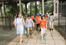 國內(nèi)游學夏令營活動的費用是多少?