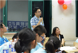 師生一起學(xué)習(xí)