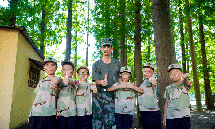 中小學(xué)生參加宜昌軍事夏令營(yíng)需要攜帶哪些物品？.gif