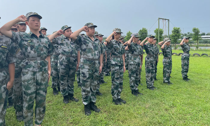 宜昌軍事夏令營(yíng)多少錢