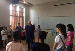家長(zhǎng)如何給孩子選擇一個(gè)好的英語夏令營(yíng)？