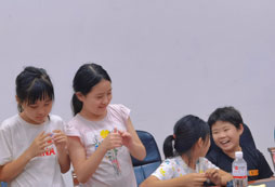 藝術(shù)夏令營提升孩子禮儀修養(yǎng)