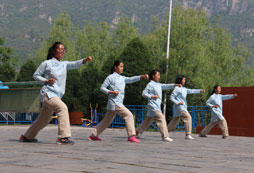國(guó)內(nèi)藝術(shù)夏令營(yíng)價(jià)格多少