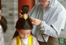參加藝術(shù)夏令營(yíng)提升青少年藝術(shù)素養(yǎng)、表達(dá)能力