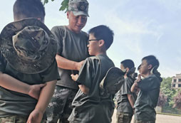 參加義烏軍訓(xùn)夏令營(yíng)讓孩子成就幸福的好習(xí)慣