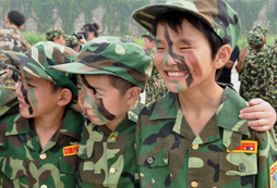 義烏青少年軍事夏令營(yíng)使孩子的綜合能力得到提高