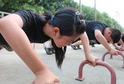 參加宜興軍事夏令營(yíng)給孩子的身體帶來(lái)鍛煉