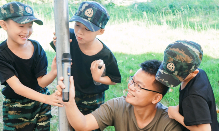 宜興中學(xué)生軍事夏令營(yíng)師資