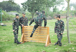 參加宜興中學生軍事夏令營培養(yǎng)孩子優(yōu)良品質(zhì)
