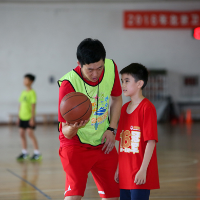 參加藍(lán)球運(yùn)動對孩子成長有哪些幫助