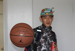 與籃球的合照
