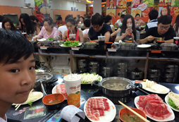 優(yōu)肯國際游學美食火鍋