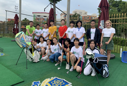 參加游泳夏令營要多少錢？
