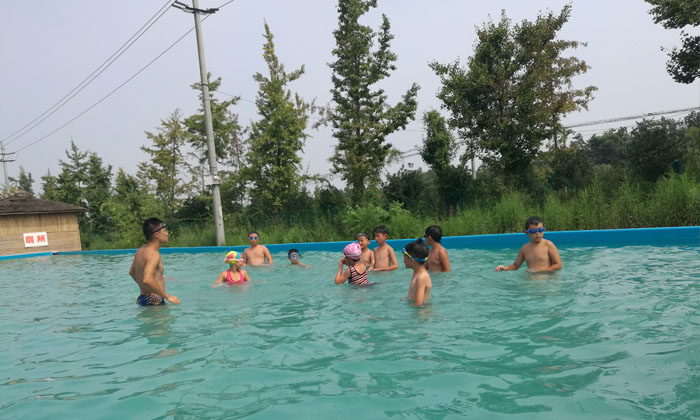 青少年參加游泳夏令營讓孩子輕松瘦身！