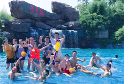  青少年參加游泳夏令營(yíng)有什么好處呢？