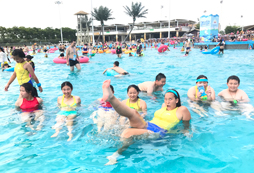 青少年游泳夏令營提高孩子身體抵抗能力