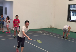  參加羽毛球夏令營對青少年有什么作用呢