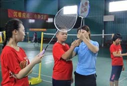 如何孩子選擇出最適合的羽毛球夏令營？