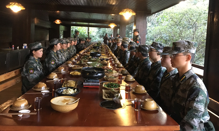 云南軍事夏令營(yíng)