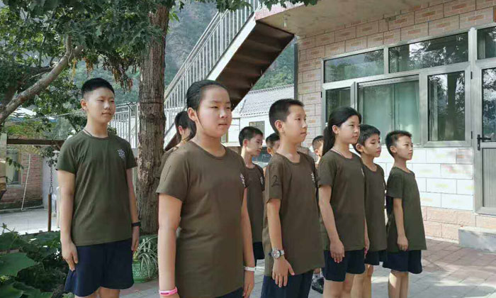 嚴格的軍事管理模式下激發(fā)學員激情.jpg