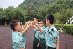 浙江軍事夏令營(yíng)帶你進(jìn)軍營(yíng)練本領(lǐng)