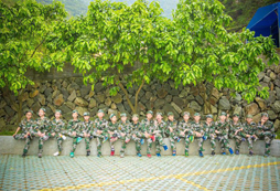 浙江小學(xué)生夏令營特種兵給孩子提供成長機(jī)會