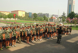 參加鄭州軍事夏令營(yíng)讓孩子的假期過(guò)得更有意義