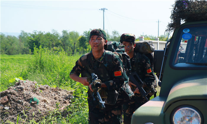 鄭州軍事夏令營(yíng).jpg