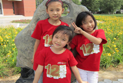 孩子參加鄭州游學(xué)夏令營(yíng)后變得懂事了