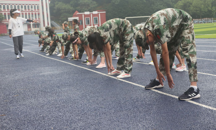 中學生軍訓夏令營多少錢