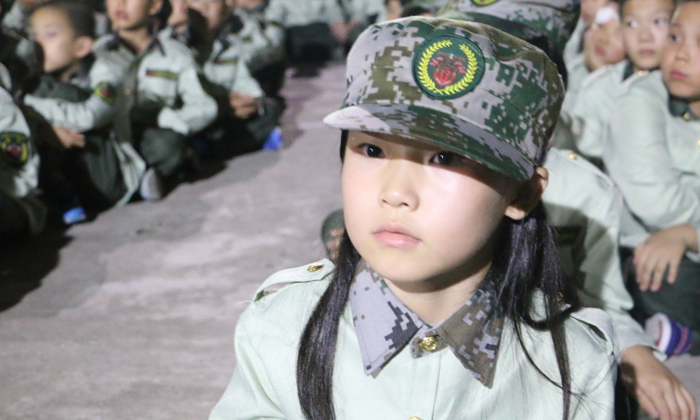 初中生女兵訓(xùn)練.jpg