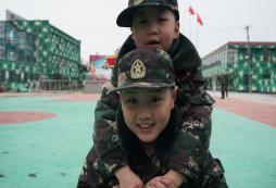 初中生參加軍事化夏令營如何報(bào)名？