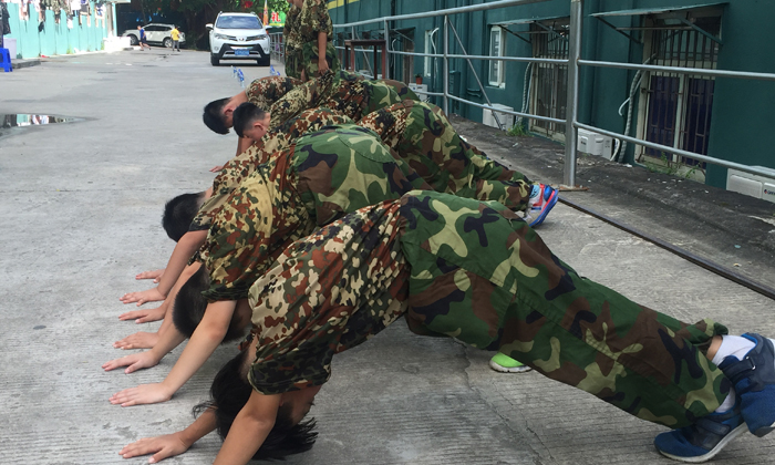 周邊軍事夏令營(yíng)
