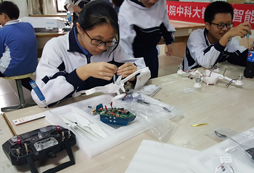 中科大智無人機(jī)夏令營助孩子實(shí)現(xiàn)科學(xué)夢
