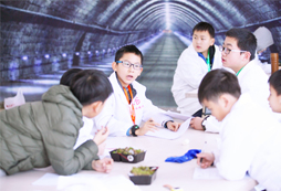 2018科技夏令營(yíng)充分激發(fā)孩子學(xué)習(xí)的興趣