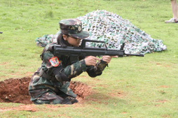 參加特種兵軍事夏令營(yíng)掌握野外求生本領(lǐng)