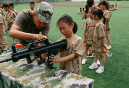 遵義兒童夏令營帶領(lǐng)孩子體驗軍營